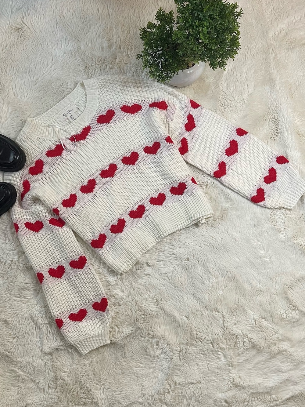 Jessica Simpson Heart Sweater – Women’s Size M – White & Red Ribbed Pullover